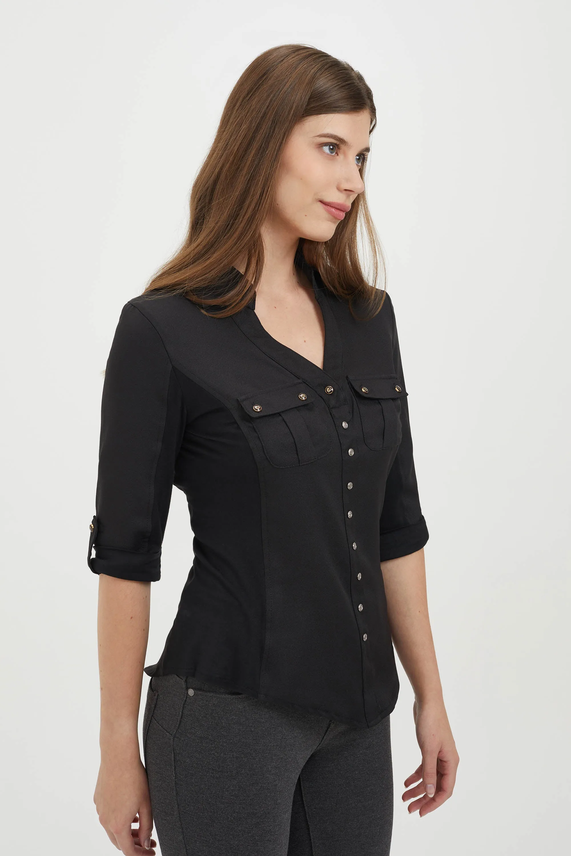 Fitted blouse with pockets