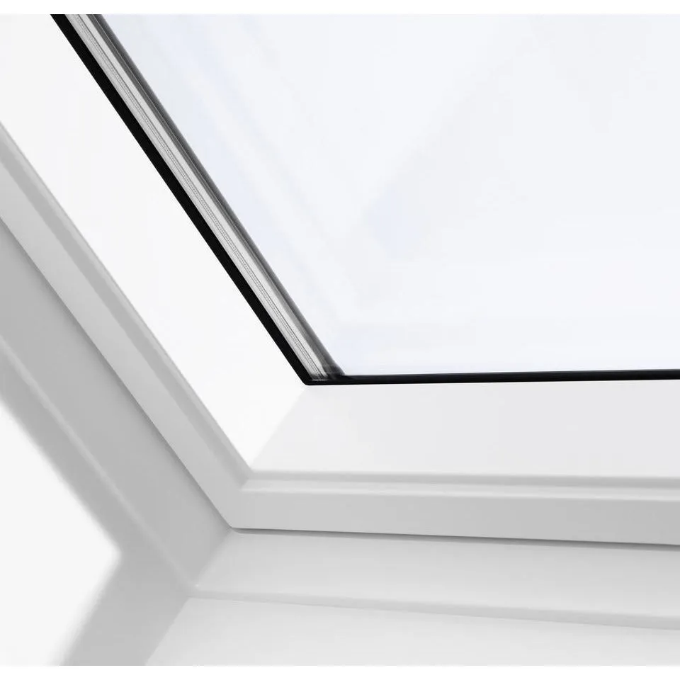 VELUX GGL SK01 2069 Solar UV Heat Protection Glazing White Painted Centre-Pivot Window (114 x 70 cm)