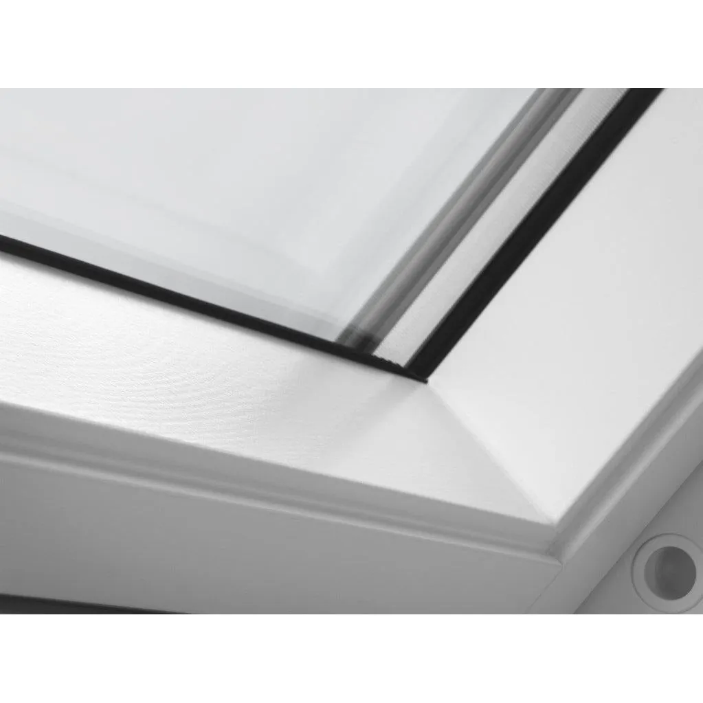 VELUX GGL SK06 2067 High Energy Efficiency Glazing White Painted Centre-Pivot Window (114 x 118 cm)